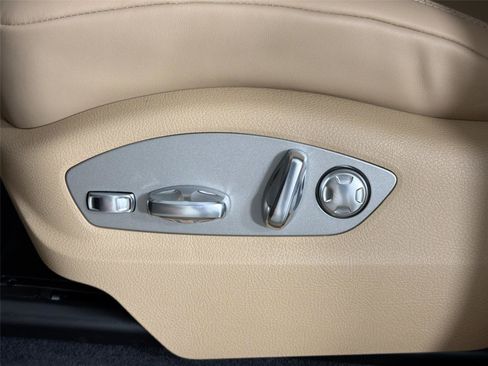 Certified 2026 Porsche Macan AWD/4WD image 32