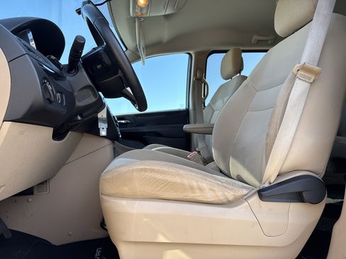 Used 2015 Dodge Grand Caravan SE w/ Quick Order Package 29E SE image 16