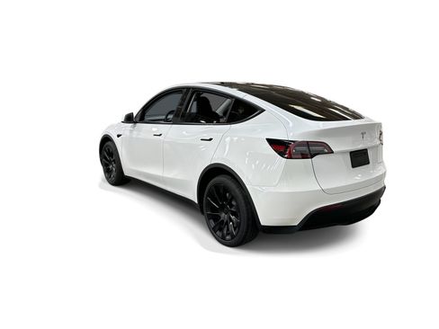 Certified 2023 Tesla Model Y Long Range AWD/4WD image 4