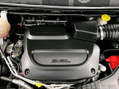 Used 2023 Chrysler Voyager LX FWD image 33