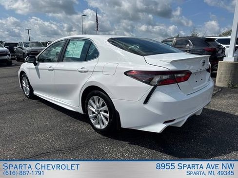 Used 2024 Toyota Camry SE FWD image 5