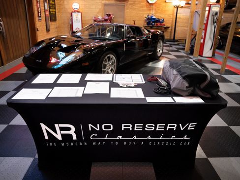 Used 2006 Ford GT RWD image 5