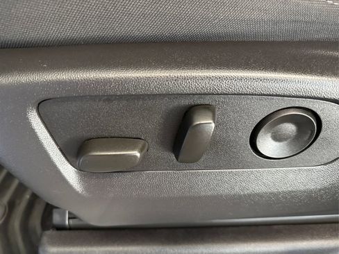 Used 2025 Chevrolet Silverado 2500 LT w/ Convenience Package image 25