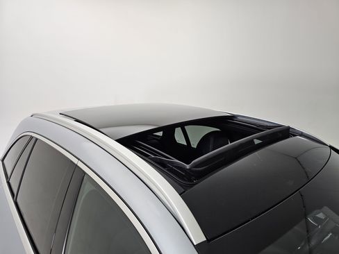 Certified 2022 Mercedes-Benz GLC 300 4MATIC w/ Premium Package Lite image 47