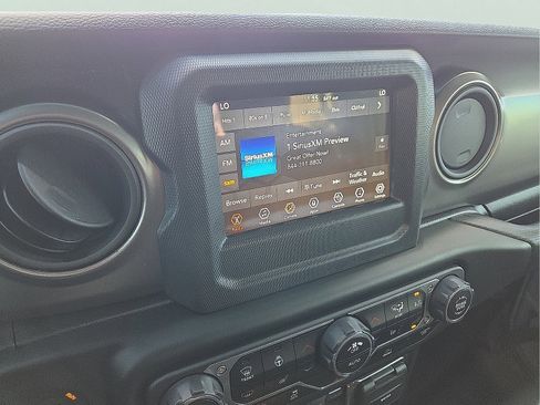 Used 2023 Jeep Gladiator Sport image 15