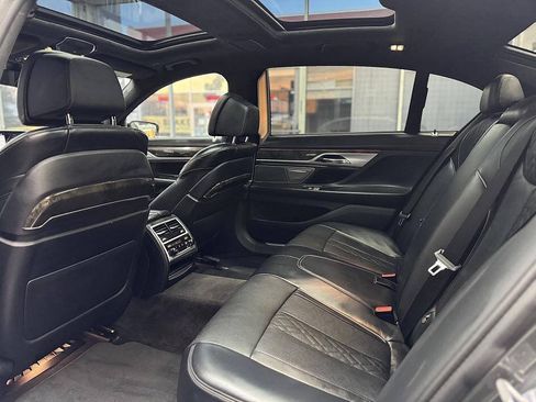 Used 2017 BMW 750i RWD image 36