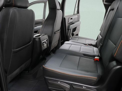 Used 2025 GMC Yukon AT4 AWD/4WD image 30