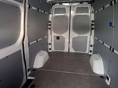 Used 2024 Mercedes-Benz Sprinter 2500 image 10