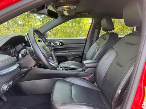 Used 2022 Jeep Compass Limited image 18