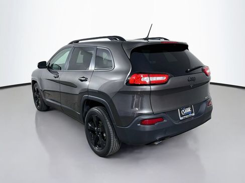 Used 2018 Jeep Cherokee Latitude w/ Altitude Package FWD image 5