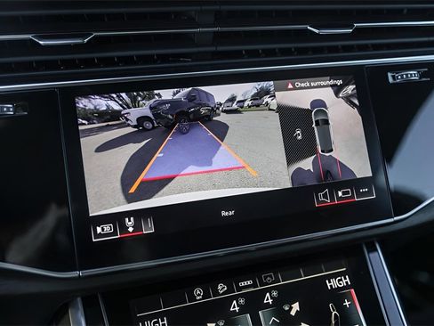 Used 2025 Audi Q8 Premium Plus image 19