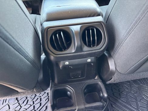 Used 2019 Jeep Wrangler Unlimited Sahara w/ Uconnect 4C Nav & Sound Group AWD/4WD image 17