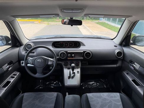 Used 2011 Scion xB FWD image 37