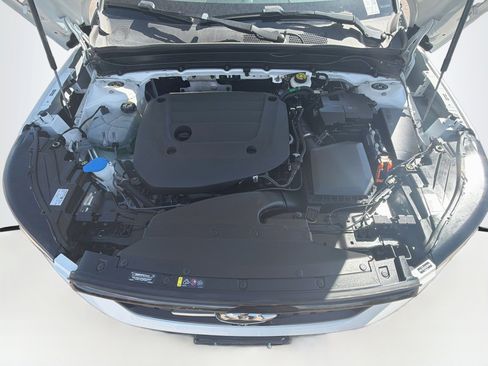 Used 2025 Volvo XC40 B5 Plus AWD/4WD image 36