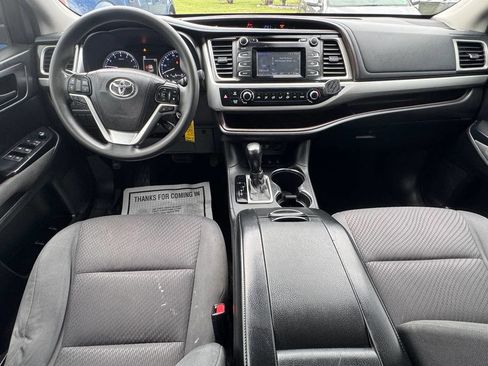 Used 2018 Toyota Highlander LE image 17