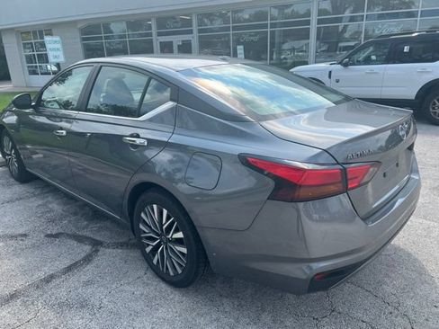 Used 2024 Nissan Altima 2.5 SV FWD image 3