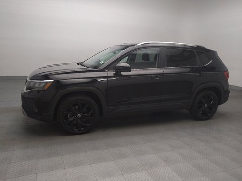 Used 2022 Volkswagen Taos SE image 2