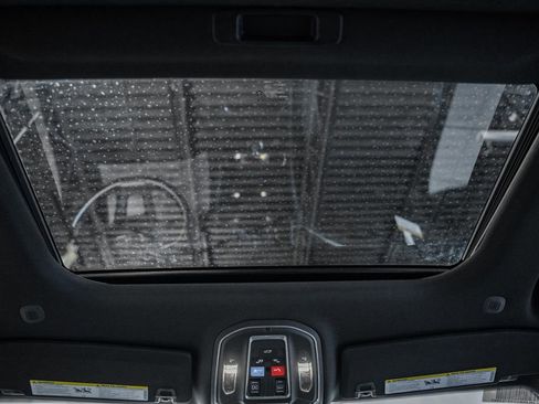 New 2025 Jeep Grand Cherokee Altitude image 32