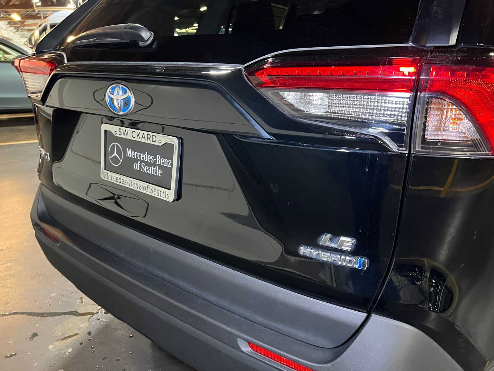 Used 2021 Toyota RAV4 LE AWD/4WD image 15