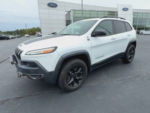Used 2017 Jeep Cherokee Trailhawk AWD/4WD image 4