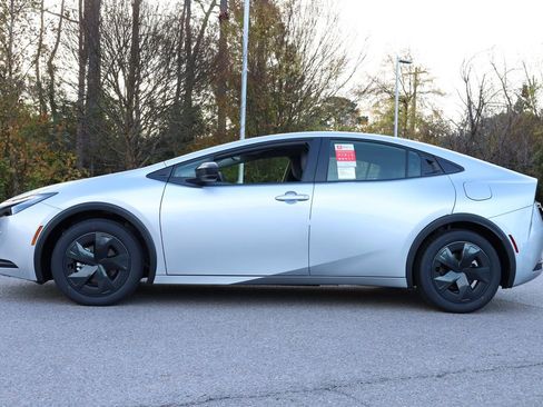 New 2026 Toyota Prius LE image 3