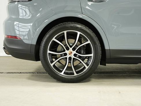 Certified 2025 Porsche Cayenne image 40