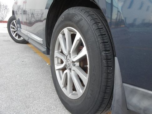 Used 2014 Nissan Pathfinder SL w/ SL Tech Package FWD image 16