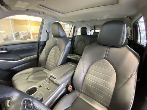 Certified 2021 Toyota Highlander XLE image 14