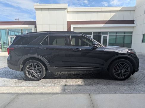 Used 2025 Ford Explorer ST RWD image 3