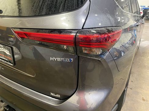 Used 2021 Toyota Highlander XLE image 21