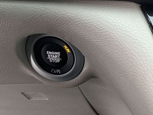 Used 2024 Chrysler Pacifica Touring-L image 24