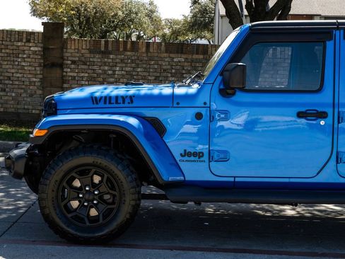 Used 2021 Jeep Gladiator Willys image 17