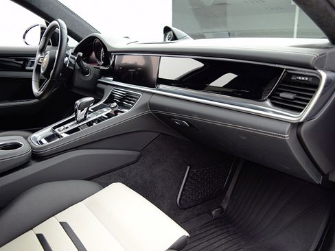 Used 2023 Porsche Panamera GTS image 23