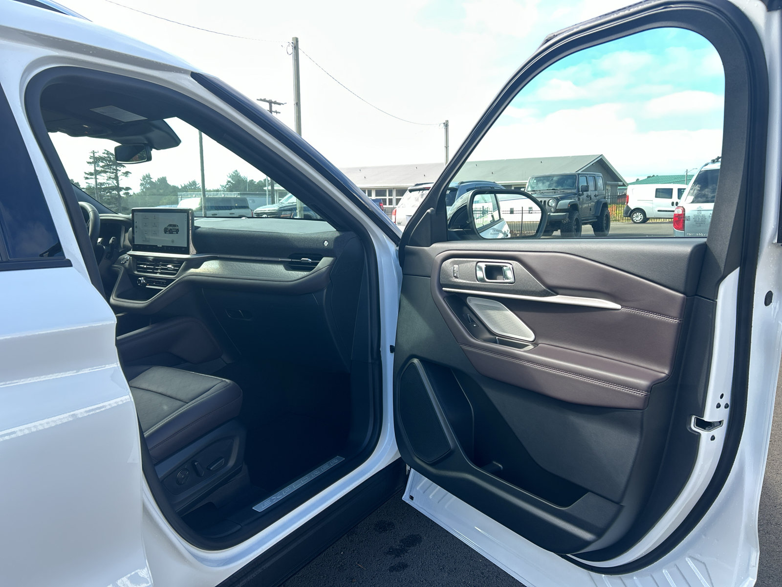 New 2027 Ford Explorer Platinum AWD/4WD image 30