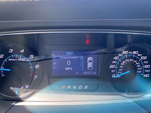 Used 2016 Ford Taurus SE FWD image 31