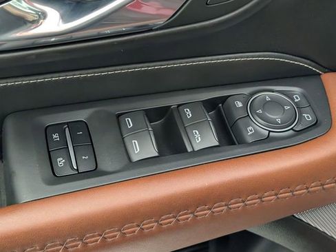 Used 2023 GMC Yukon XL Denali Ultimate image 12