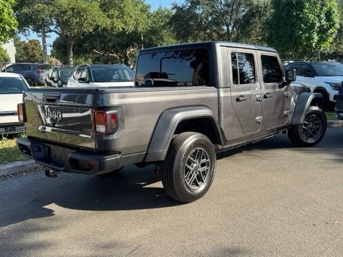Used 2025 Jeep Gladiator Sport AWD/4WD image 4
