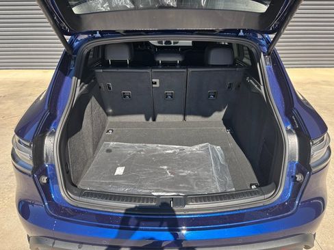 Certified 2025 Porsche Macan image 26
