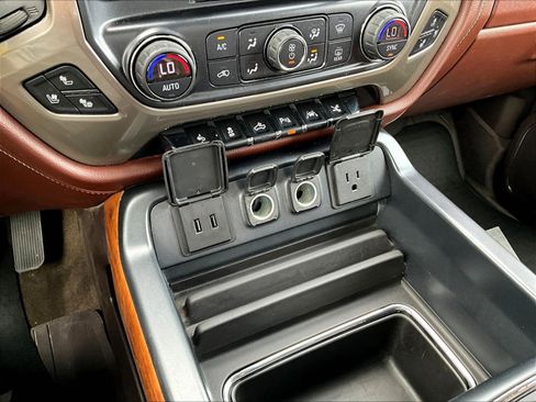Used 2017 Chevrolet Silverado 1500 High Country AWD/4WD image 16