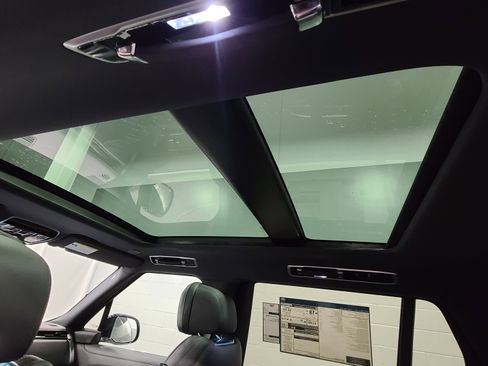 New 2026 Land Rover Range Rover Long Wheelbase SE image 15