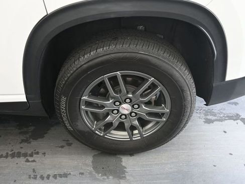 Used 2025 GMC Acadia Elevation FWD image 13