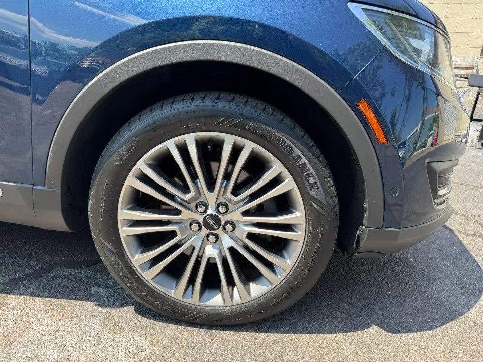 Used 2017 Lincoln MKX Reserve w/ Driver Assistance Package AWD/4WD image 14