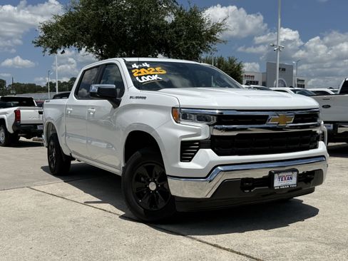 Used 2025 Chevrolet Silverado 1500 LT AWD/4WD image 2