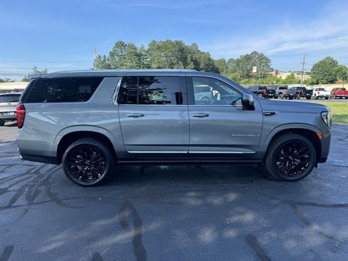 Used 2022 GMC Yukon XL Denali image 16