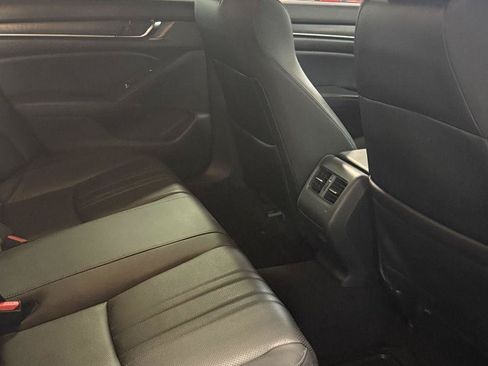 Used 2018 Honda Accord Touring image 18
