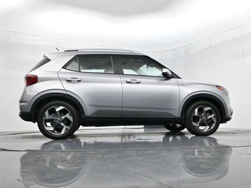 Used 2023 Hyundai Venue SEL image 36