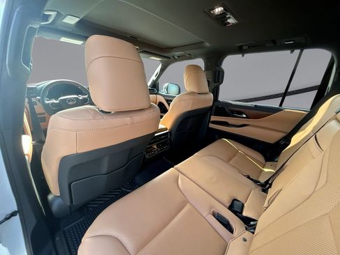 Used 2025 Lexus LX 600 4WD w/ Accessory Package (2T) image 30