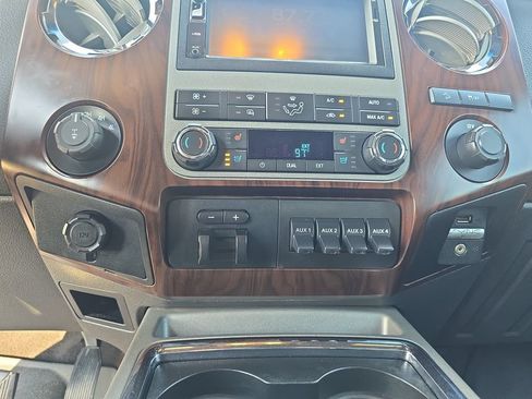 Used 2011 Ford F250 Lariat w/ Lariat Interior Pkg AWD/4WD image 24