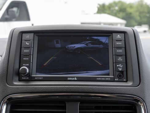 Used 2018 Dodge Grand Caravan SE w/ UConnect Hands-Free Group FWD image 29
