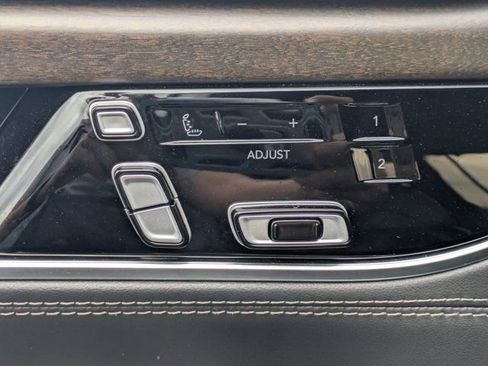 Used 2022 Jeep Grand Wagoneer Series II w/ Premium Group II image 16